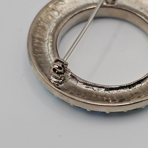 Vintage Unsigned Silver Toned Aqua Blue Rhinestone Circular Wreath Pin Brooch - Picture 12 of 16